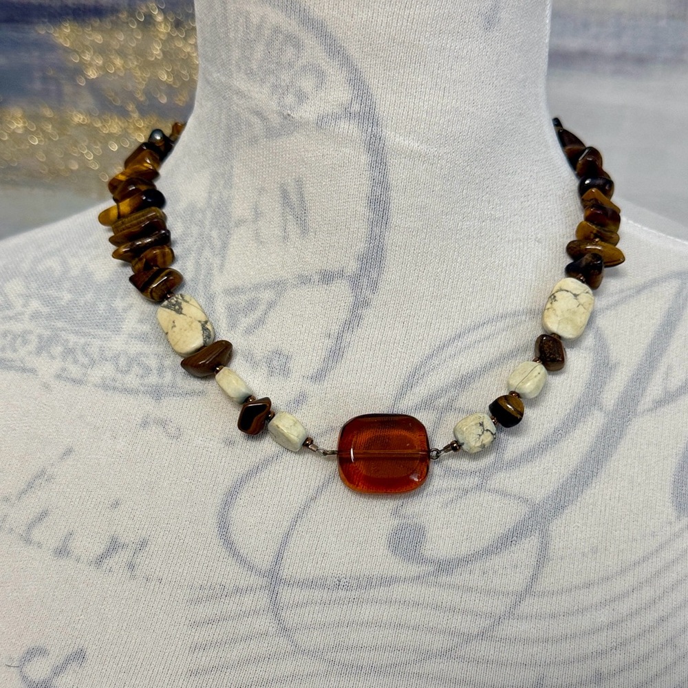 LIZ Claiborne Vintage Stone Necklace, 16”L, Brown/Off White/Amber - Picture 3 of 6